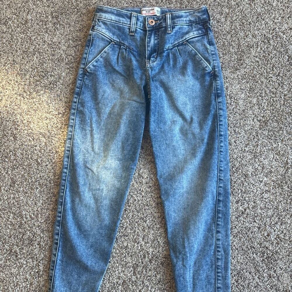 Abercrombie Kids High Rise Mini Mom Jeans Blue Pleated Denim Size 11 12 Girls